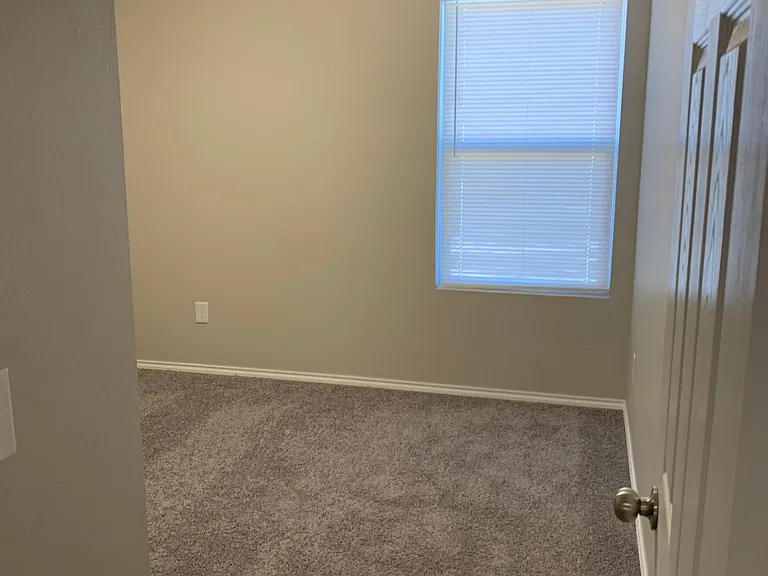 738 W Lola Dr — Photo 7