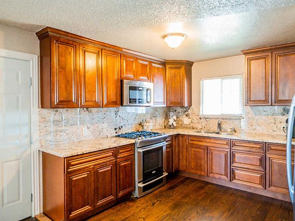4th image of 3647 N Ezie Ave