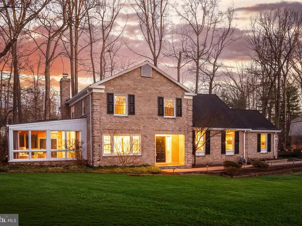 2615 Steeplechase Dr, Reston, VA 20191