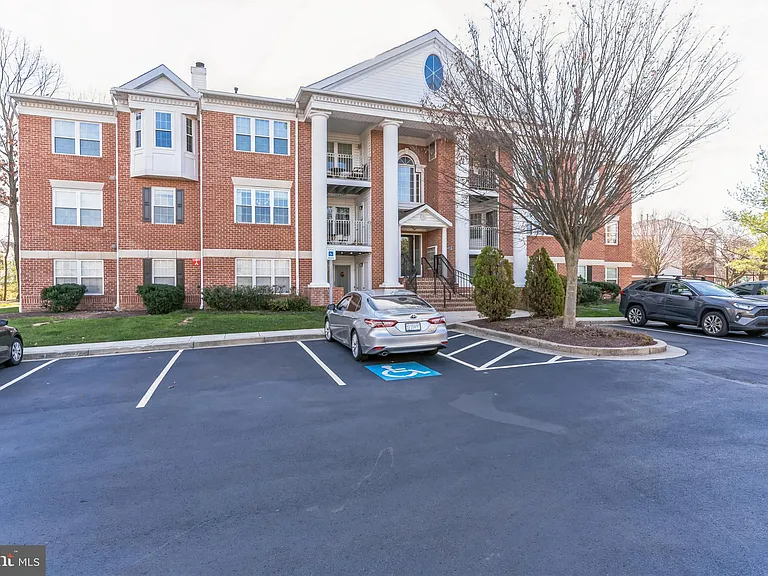 2405 Forest Edge Ct #103 — Photo 4