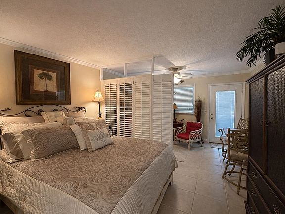 5th image of 3001 N Ocean Blvd. #207