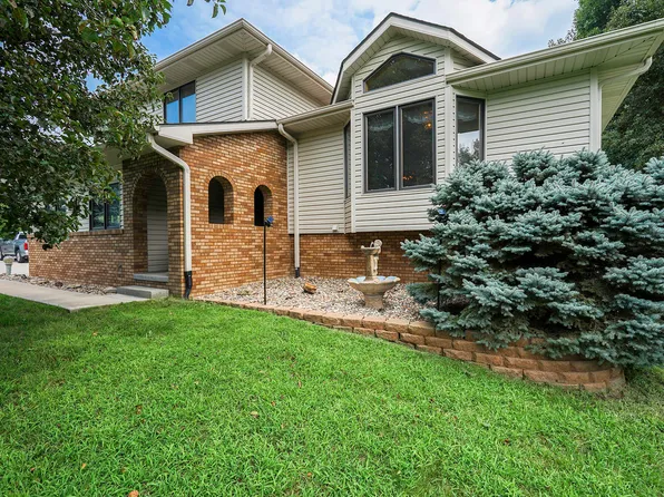 1853 Rolling Hills Loop, Council Bluffs, IA 51503