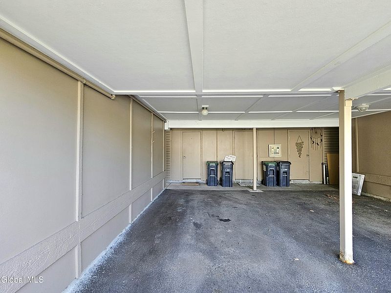 4th image of 43 Commons Drive