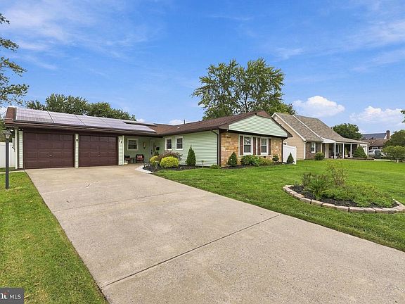 3rd image of 11 Ginger Ln