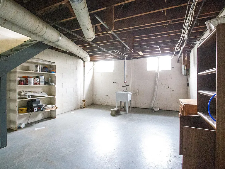 1658 Elmwood Ave — Photo 7
