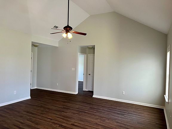 4th image of 1372 Lovers Ln