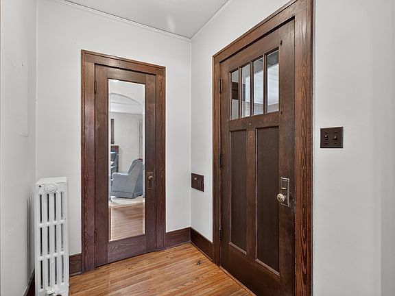 5th image of 721 Congress St