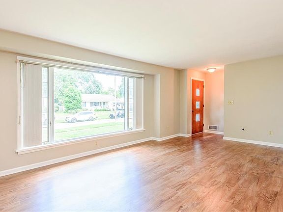 4th image of 131 Miami Ave