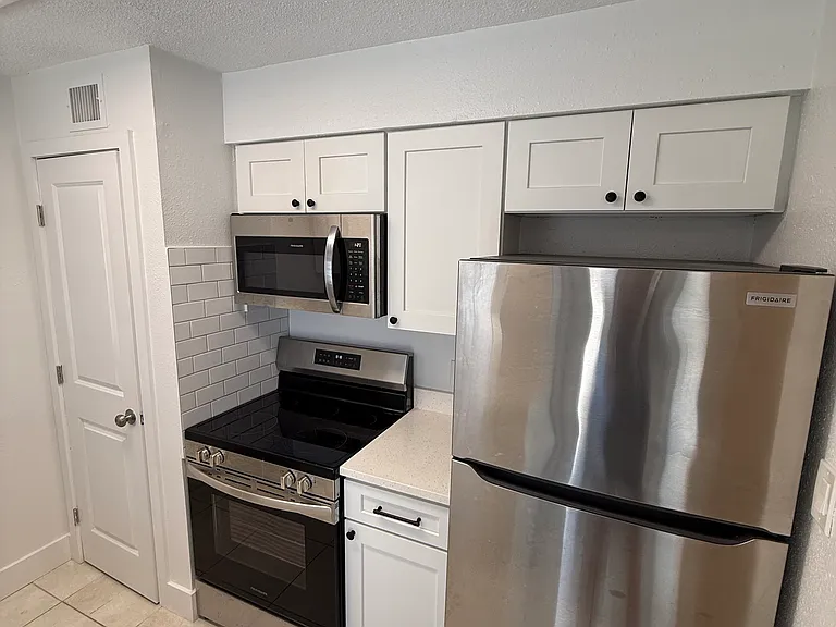 230 Danube Ave #103 — Photo 5