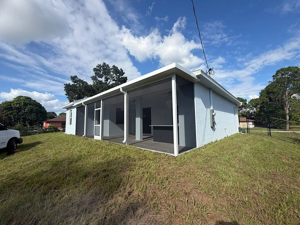 3 bed, 2100 sqft, $2,000 — Photo 3
