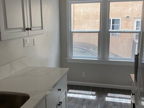5th image of 1143 N Coronado St #104