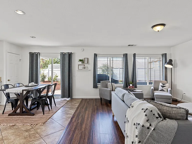 903 Valerie Ln — Photo 4
