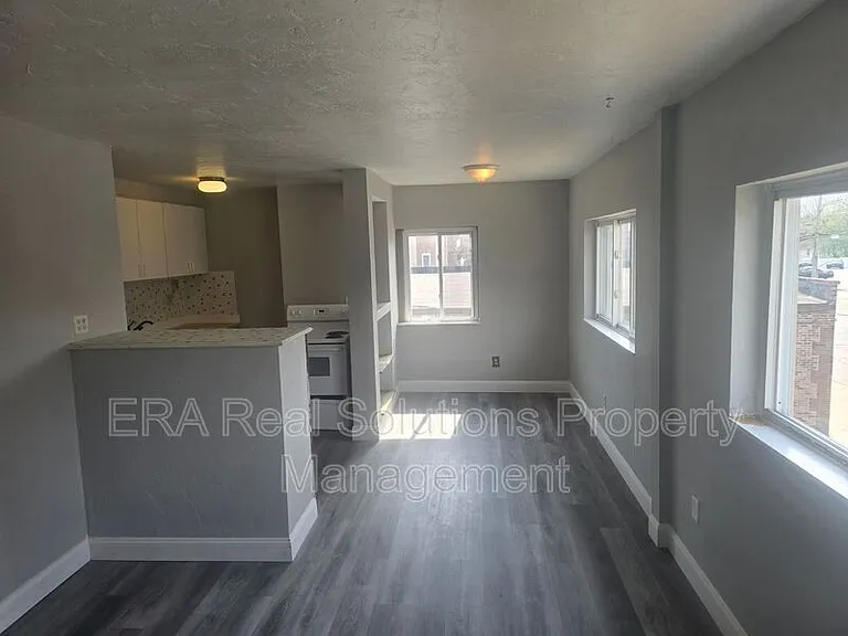 3816 Upper #Unit — Photo 3