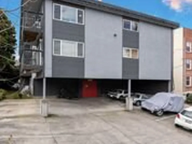 2132 California Ave SW — Photo 6