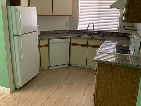 3rd image of 1540 Thornleaf Way