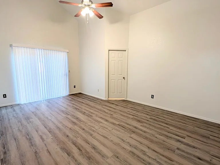 2325 E Lakecrest Dr — Photo 10