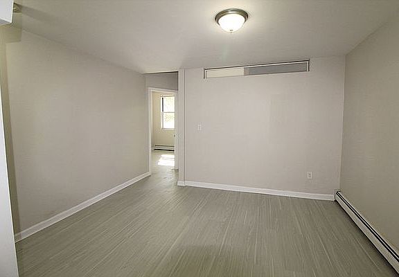 3rd image of 223 16th St #2