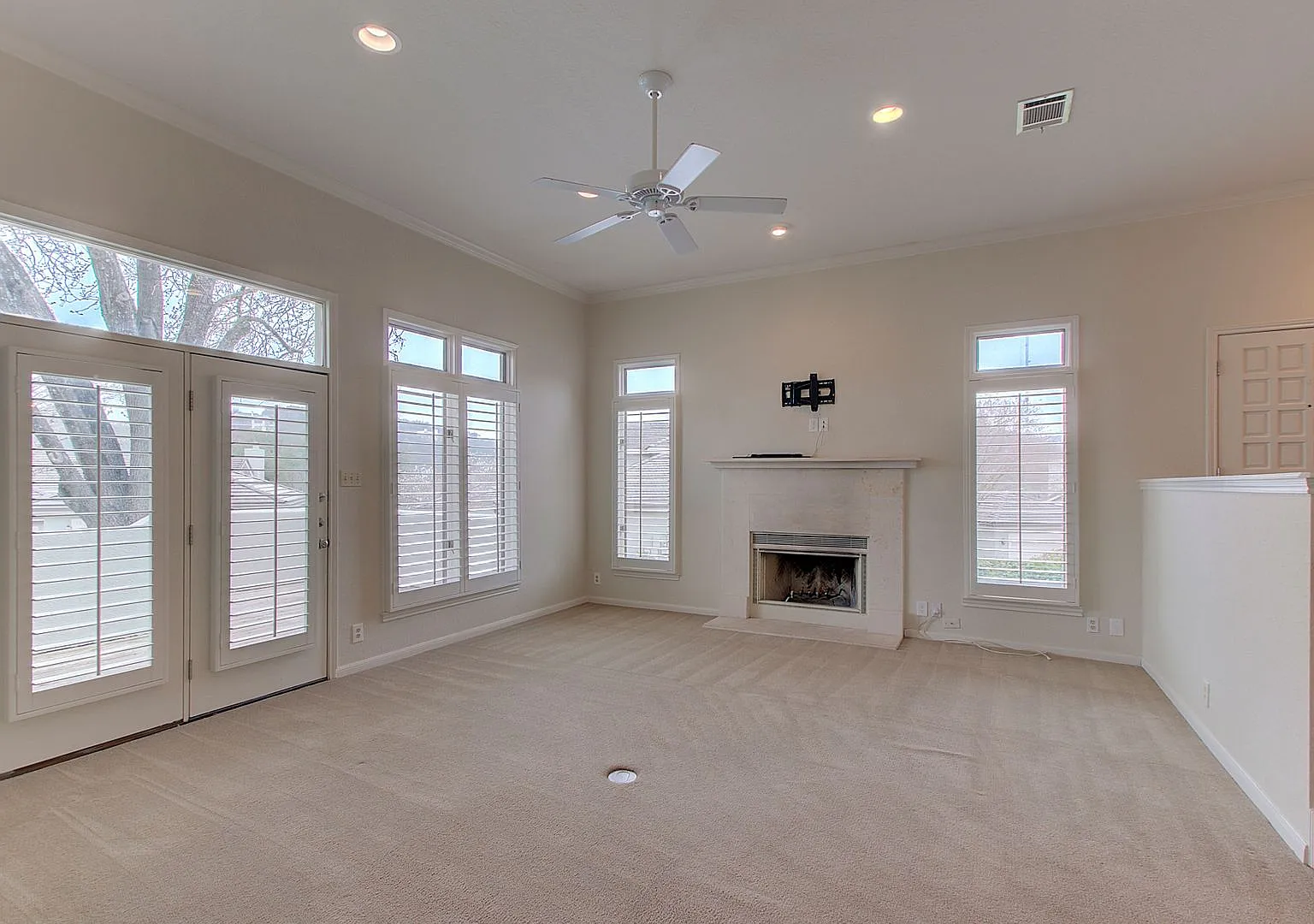 Rare 3 BR / 2.5 BA / 2 Car Garage Westlake Condo 14th Fairway (Austin Country Club) (Eanes ISD) — Photo 4
