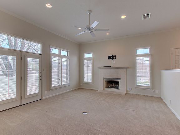 4th image of 4231 Westlake Dr APT E2
