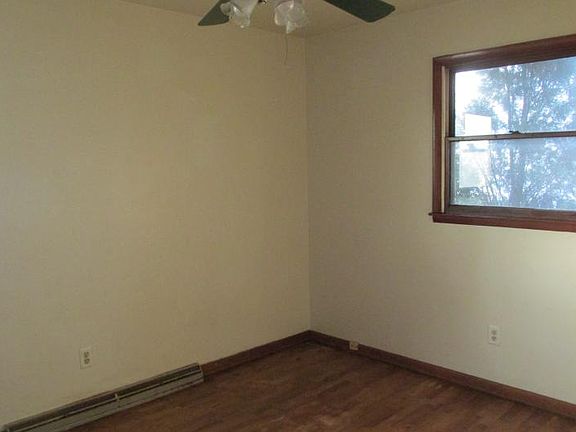 5th image of 2038 Division St