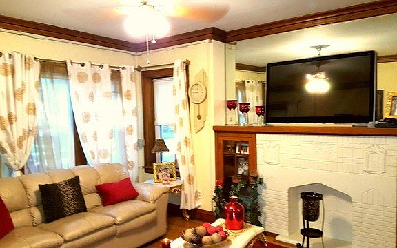 4th image of 3544 Clarence Ave