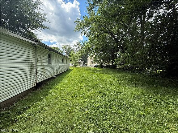 3rd image of 326 Mead St