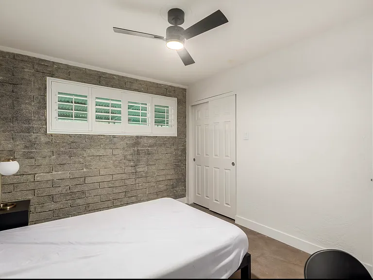 523 W 14th St — Photo 14