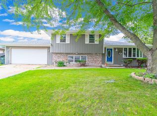109 N Menominee Dr, Minooka, IL 60447