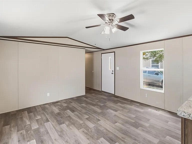 908 Turney Ln — Photo 12
