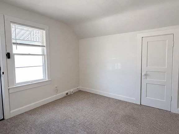 3rd image of 1318 Highland Park Dr