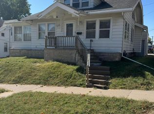 806 Oak St, Muscatine, IA