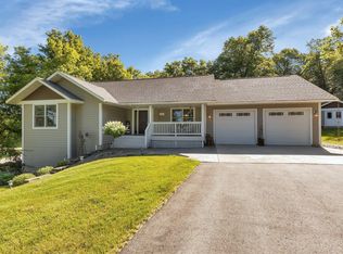 7011 S Elkhorn Dr, Spicer, MN 56288