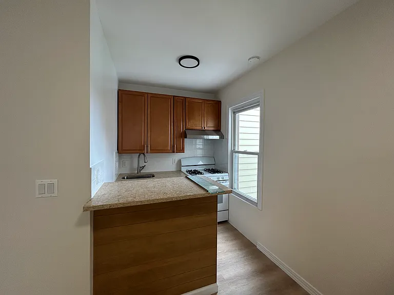 1812 Hunt Ave #2 — Photo 4