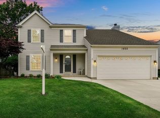 1066 Country Glen Ln, Carol Stream, IL 60188