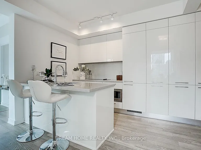 3 Gloucester St #1809 — Photo 8