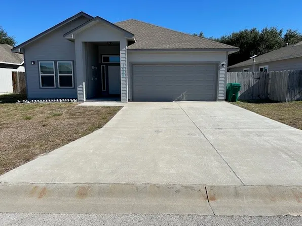 1989 Admiral Ln, Aransas Pass, TX 78336