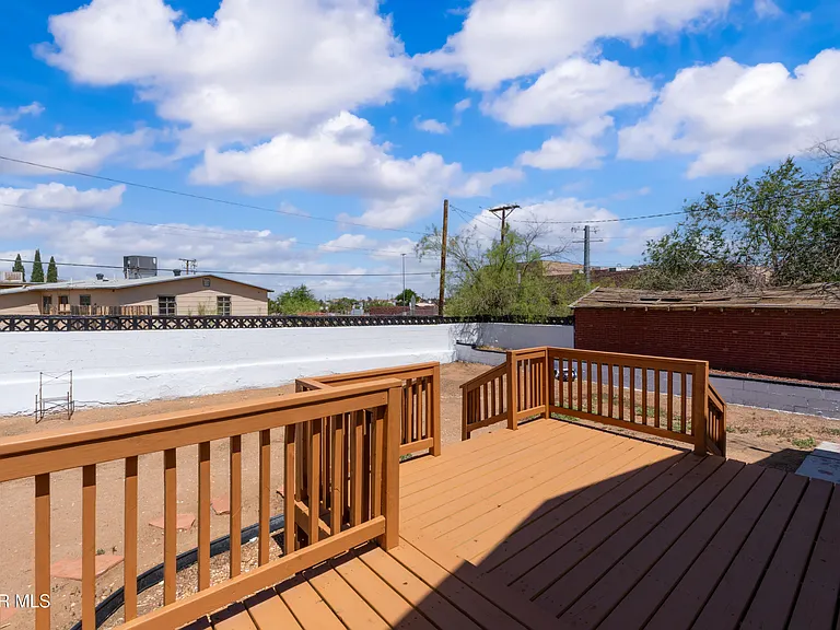 3221 N Stanton St — Photo 37