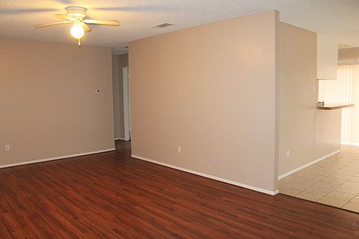 3rd image of 15245 Patricia St