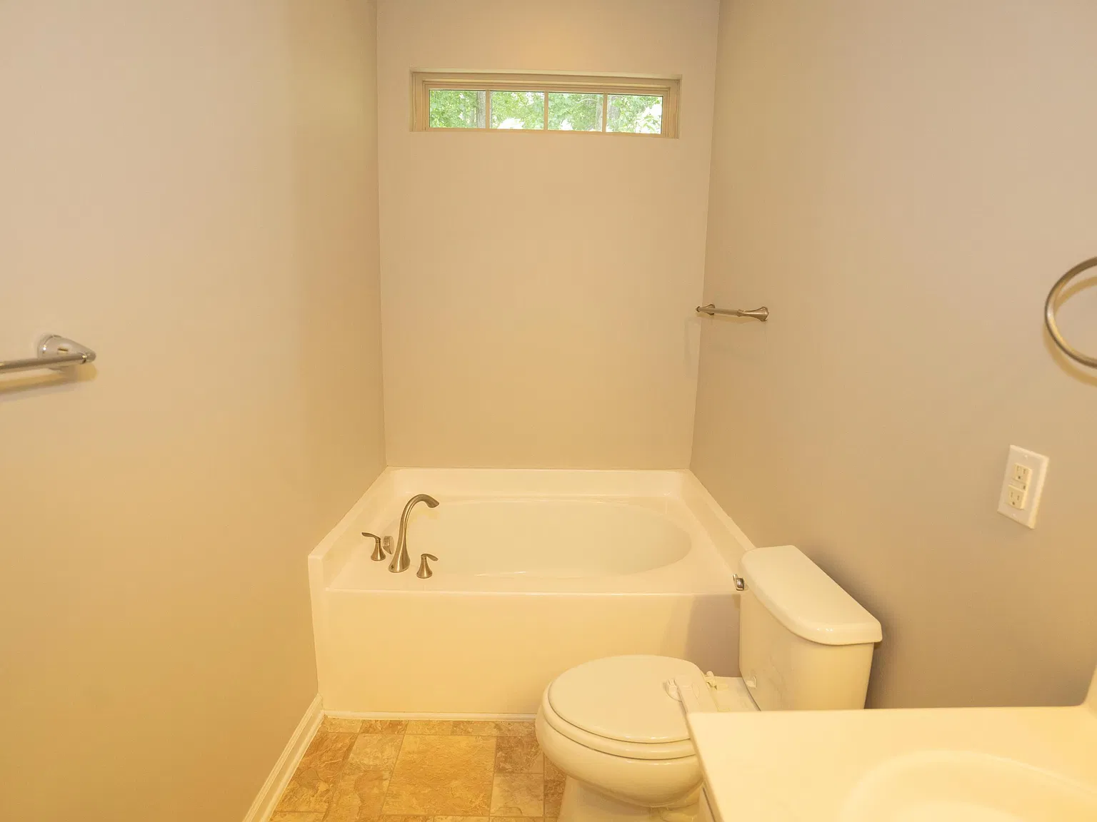 4 bed, 1764 sqft, $2,250 — Photo 4