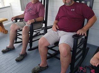 179 New River Rd, Hinton, WV 25951