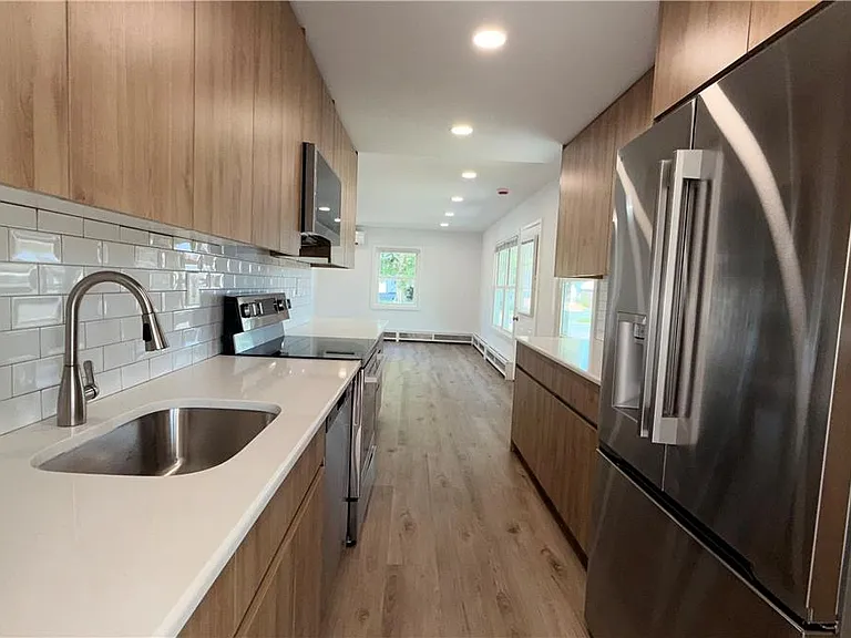 49 Seyfried Ave — Photo 2