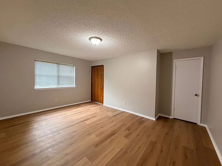 920 N Fargo Ave — Photo 8
