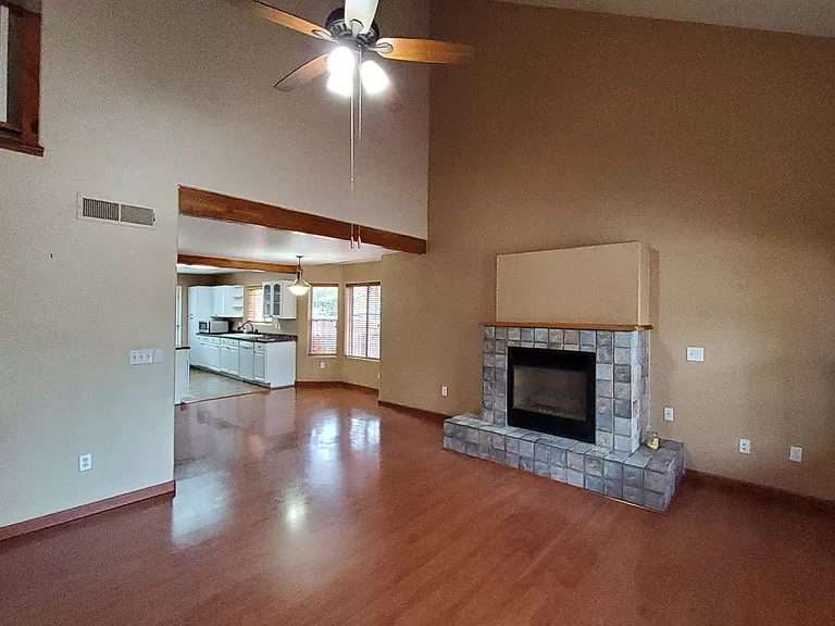 107 W Sherwood Dr — Photo 4
