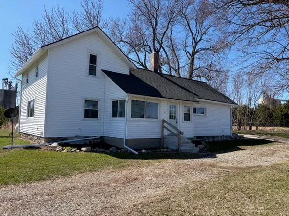 7785 Saddlebag Lake Rd, Lake Odessa, MI 48849
