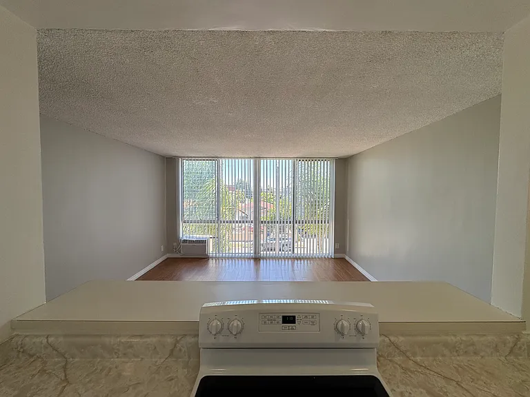 La Mirada Aparments — Photo 22