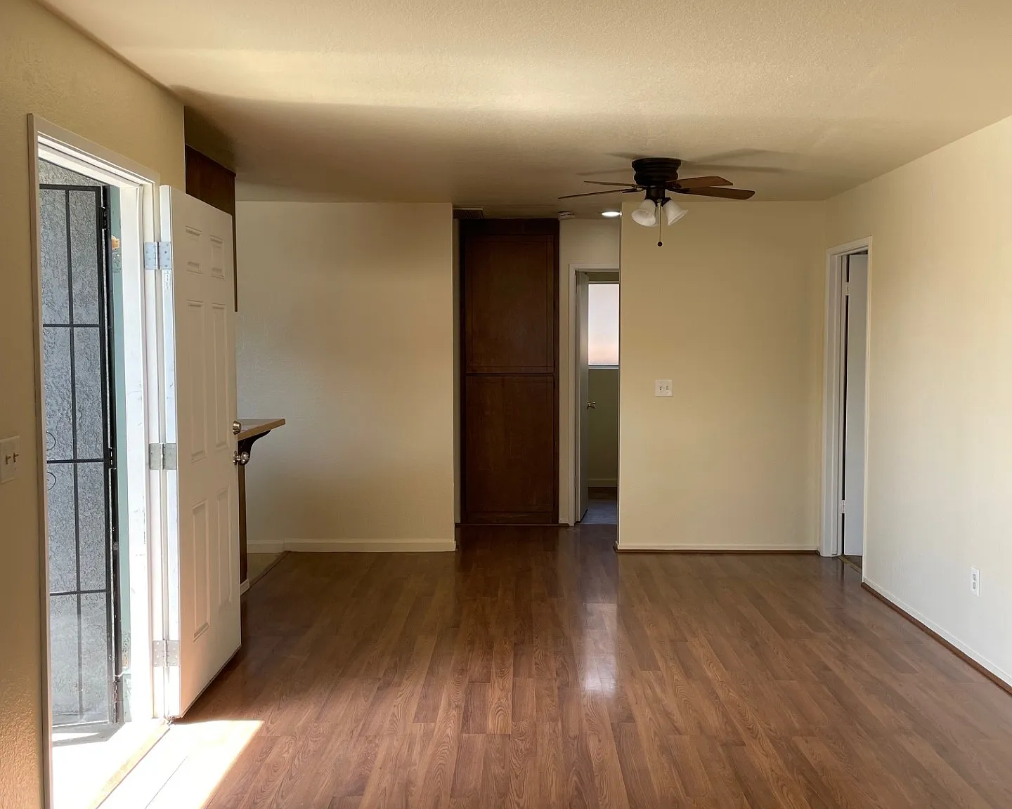 3 bed, 1100 sqft, $2,295 — Photo 2