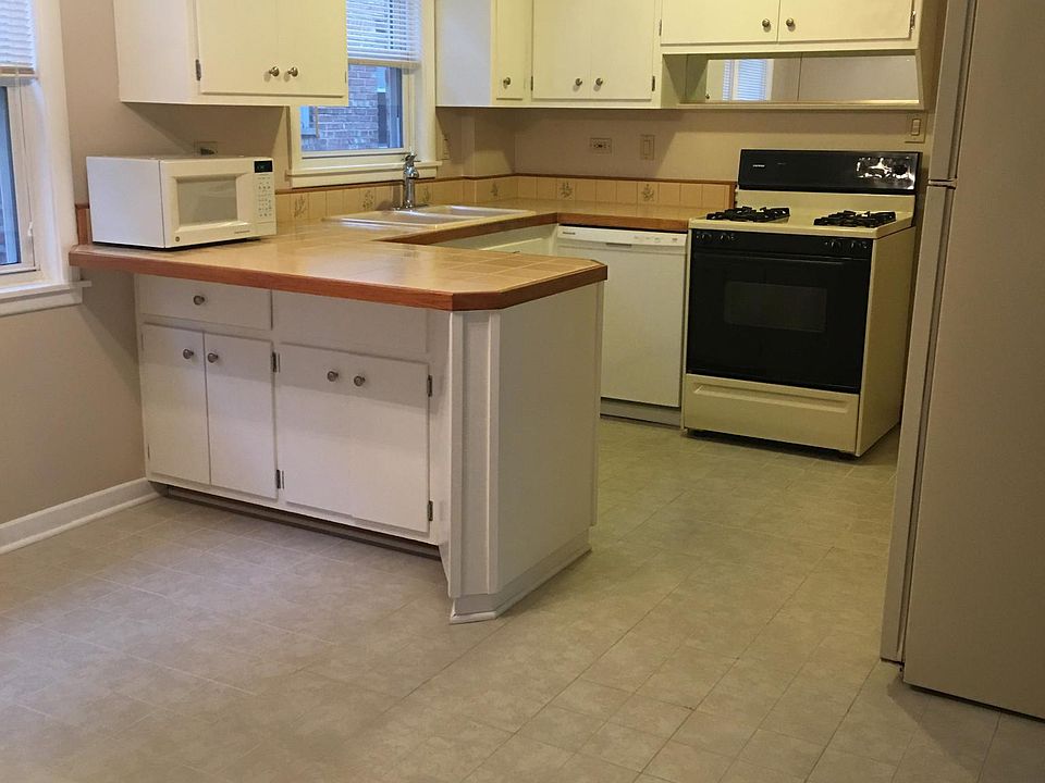 Eat-In Kitchen