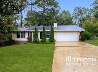 8130 Woodcliff Trl, Riverdale, GA 30274