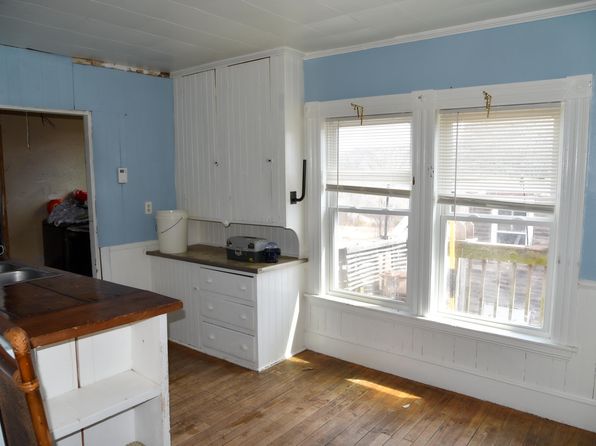 42 Front Street, Sumner, ME 04292