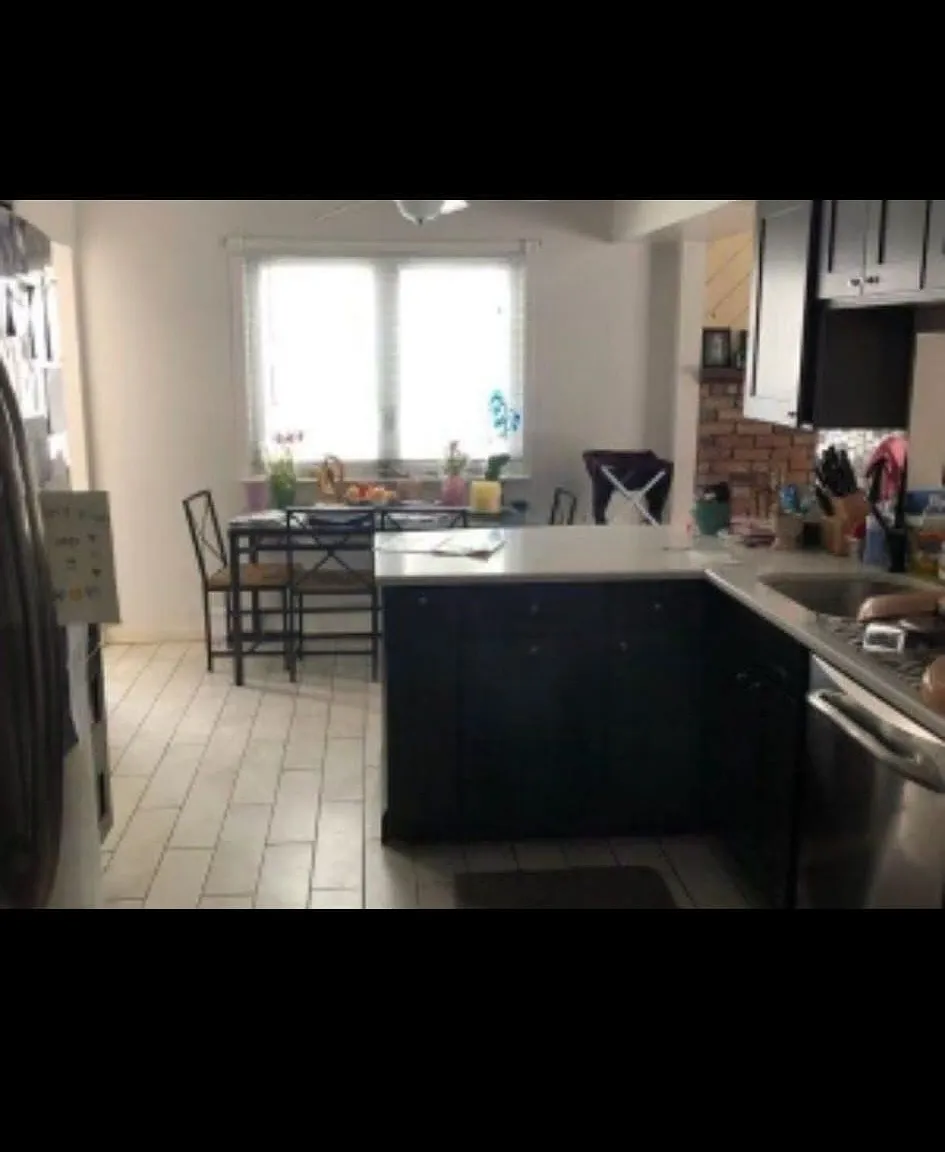 4 bed, 2.5 bath, 2200 sqft, $4,400 — Photo 3